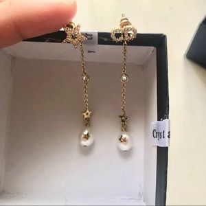 Pearl earrings! Dior Style